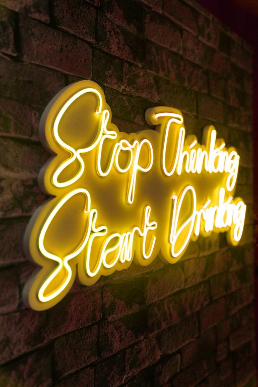 Decoratiune luminoasa LED, Stop Thinking Start Drinking, Benzi flexibile de neon, DC 12 V, Galben