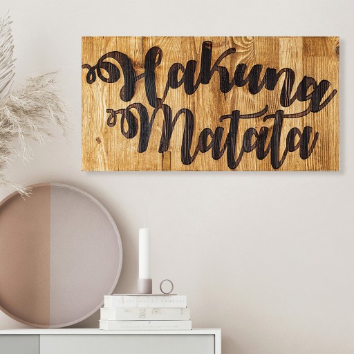 Decoratiune de perete, Hakuna Matata Motto, Lemn, Dimensiune: 30 x 3 x 58 cm, Nuc / Negru