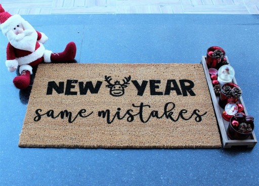 Covoras de intrare, New Year Same Mistakes, 70x40 cm, Fibra de cocos, Maro / Negru