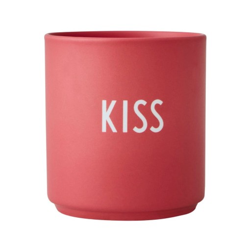 Cană din porțelan Design Letters Kiss, 300 ml, roșu